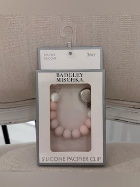 🩰 NWT Badgley Mischka Pink and White Silicone Pacifier Clip